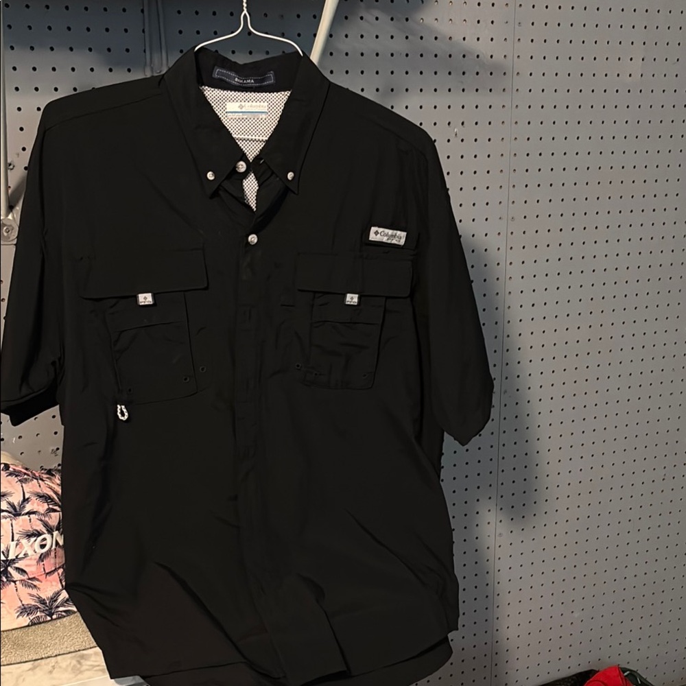 Columbia Black Short Sleeve Shirt